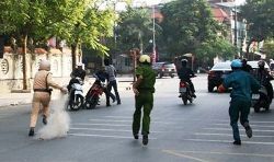 Police use net gun to stop motorcylist