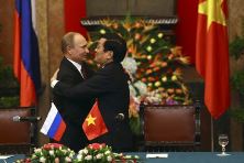 Presidents Vladimir Putin and Truong Tan Sang