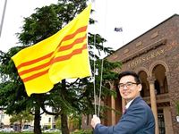 Mayor with Vietnamese flag