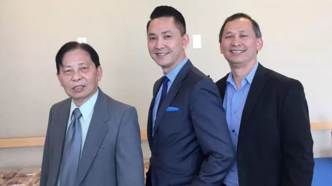 Nguyen (centre) with his brother Tung and father Joseph in 2016.