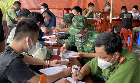 Escaped workers return to Vietnam