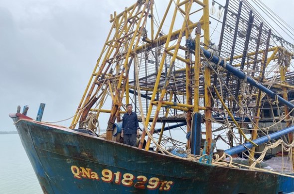 Vietnamese fisherman attacked by Chinese ship